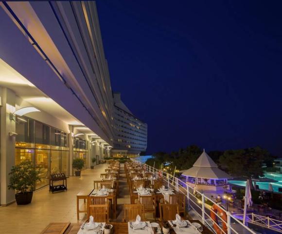 Titanic-resort-beach-1555