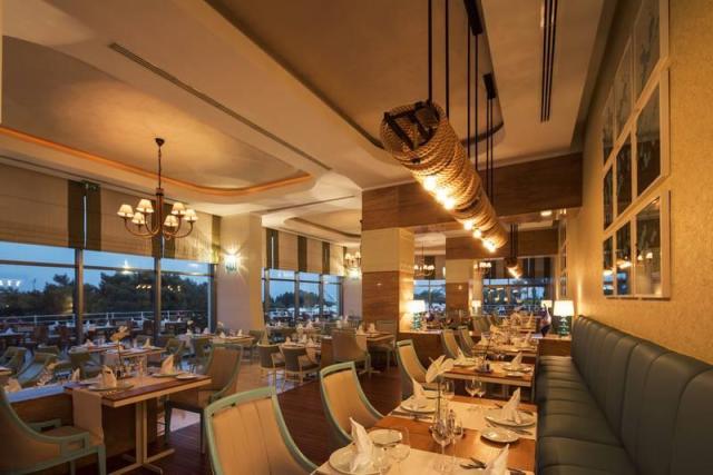 Titanic-resort-beach-restaurant-1535
