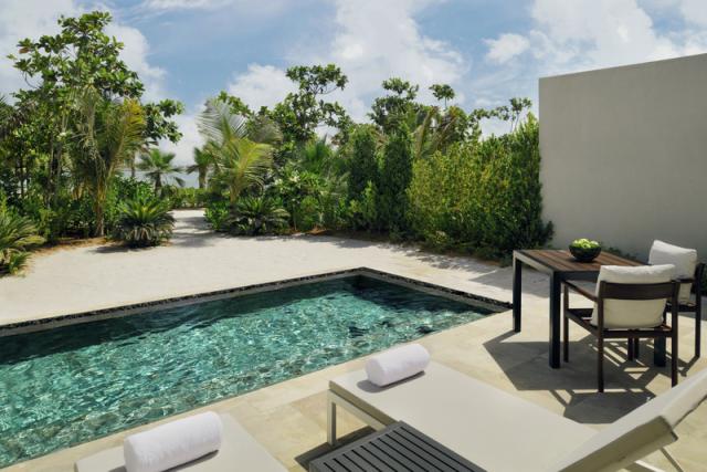 BEACHFRONT JUNIOR SUITE WITH PRIVATE TERRACE 5