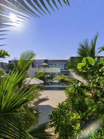 BEACHFRONT JUNIOR SUITE WITH PRIVATE TERRACE 4