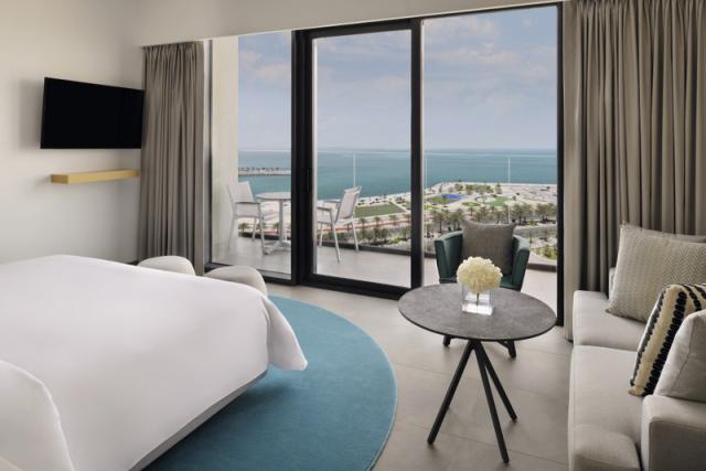 DELUXE BEACH AND POOL KING ROOM 4