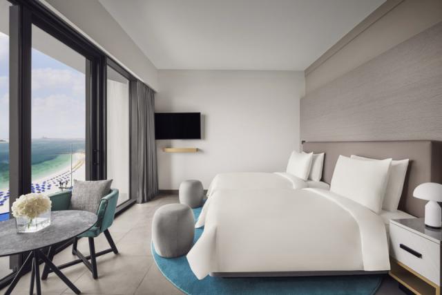 DELUXE BEACH AND POOL TWIN ROOM 1