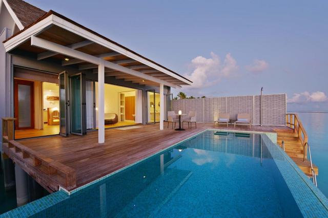 Kuramathi Island r2-water vilas (4)