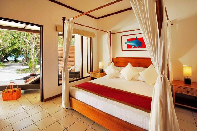 Kuramathi Island r3-beach bungalov (3)