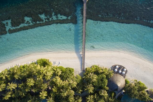 Angaga Island Resort 2 (1)