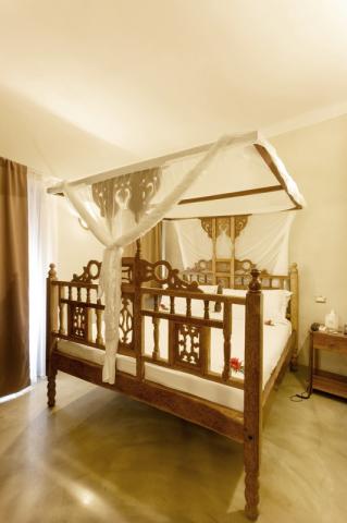 Gold Zanzibar 12 EXEC (1).jpeg
