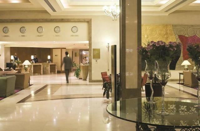 Radisson Blu Resort  inter (1)