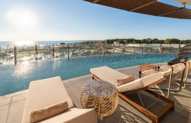 Corner Suite Swim Up Sea View (3)