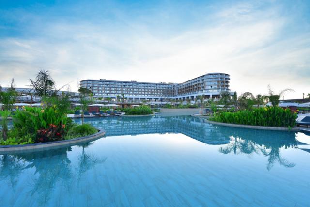 Main Pool (2)