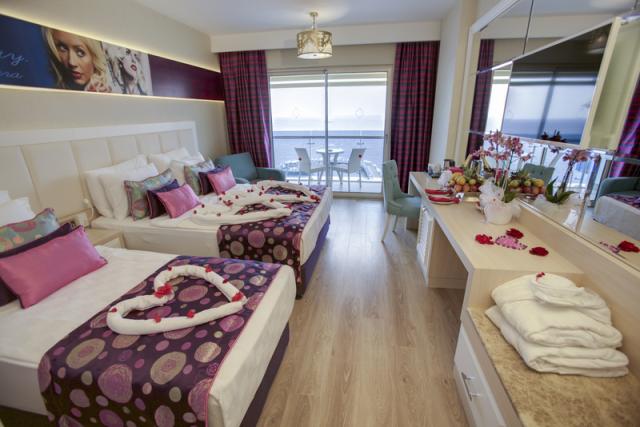 DLX ROOM SEA VIEW1