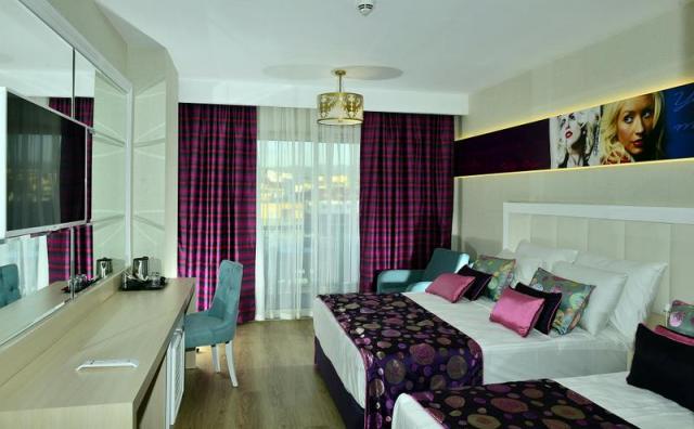 DLX ROOM LAND VIEW1