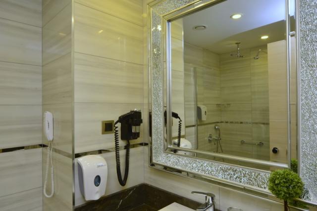 DLX ROOM