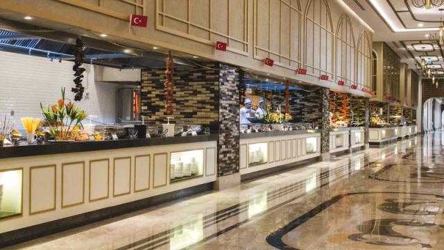 LA GARE MAIN RESTAURANT 2