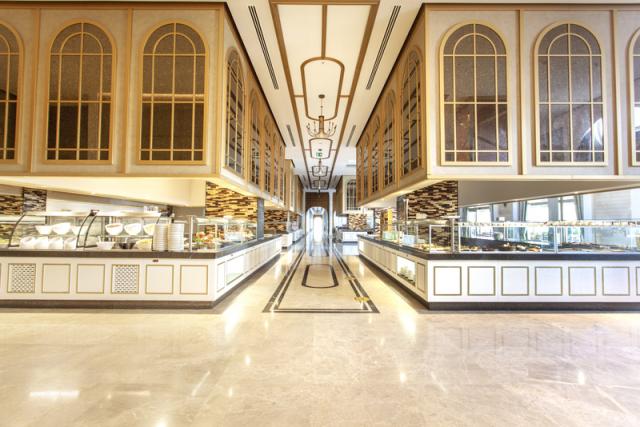 LA GARE MAIN RESTAURANT 4