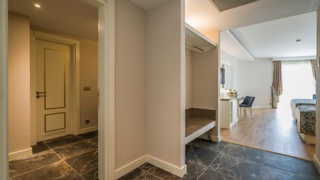 ROOM - FAMILY B Entrance