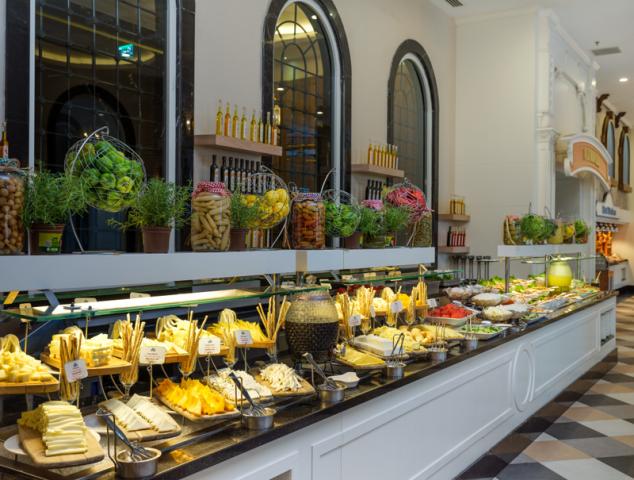 Platinum Main Restaurant 3