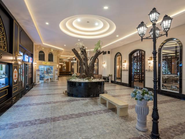 Platinum Main Restaurant 11
