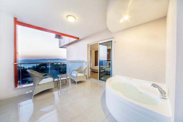 RESORT SUIT BALCONY
