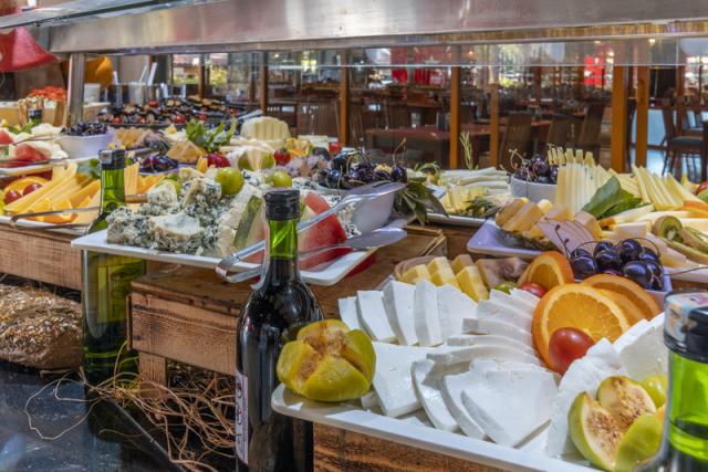 MAIN REST.BUFFET 1.JPG