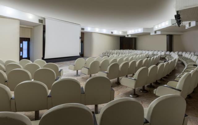 Meeting Room (2).JPG