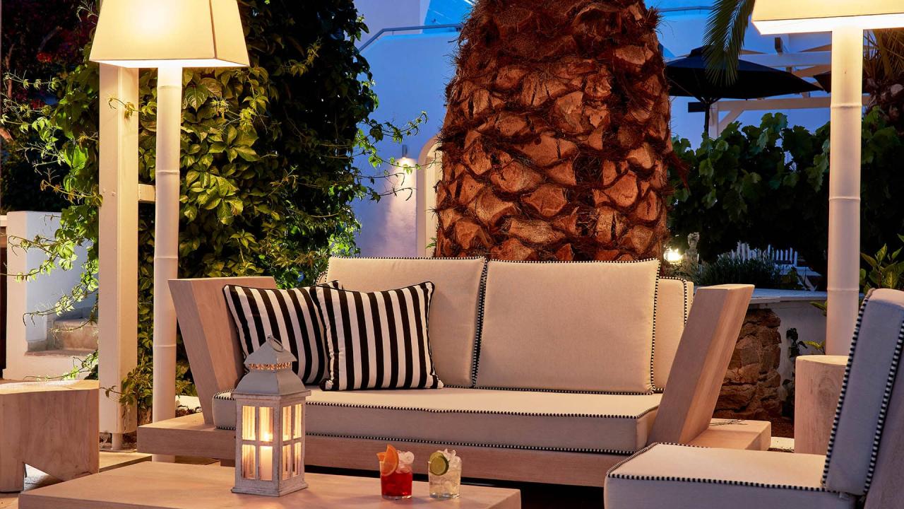 Mr_Mrs_White_Paros01