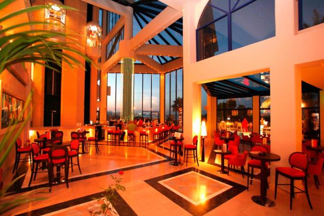 Kresten-Palace-lobby-bar