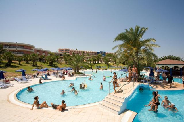 Kresten-Palace-pool-4