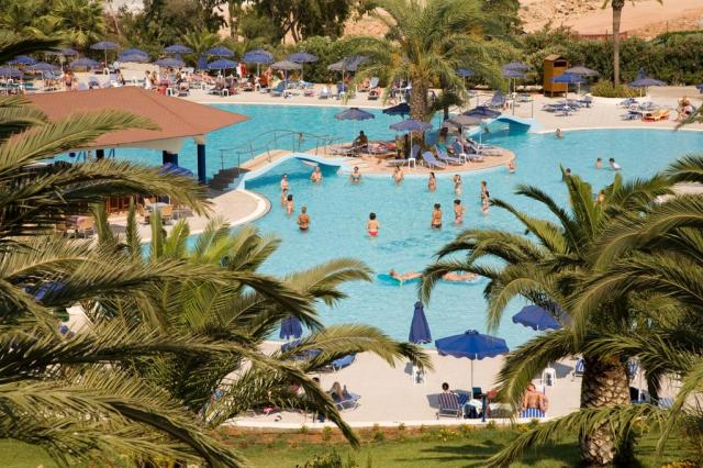Kresten-Palace-pool-3
