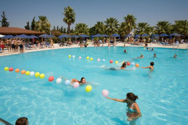 Kresten-Palace-pool-52