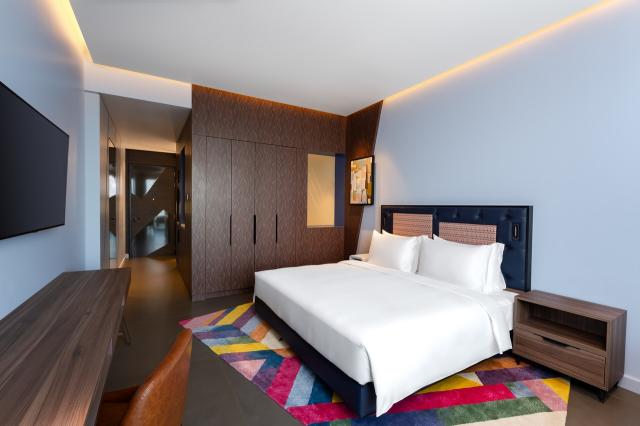 Hyatt Centric Jumeirah Dubai 8 king room (2)