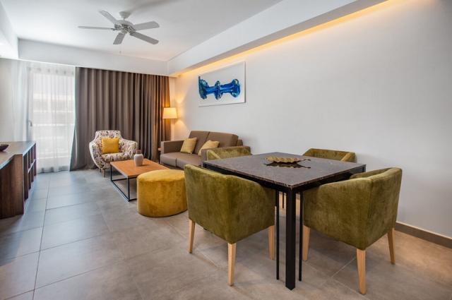 Master Suites  (12)