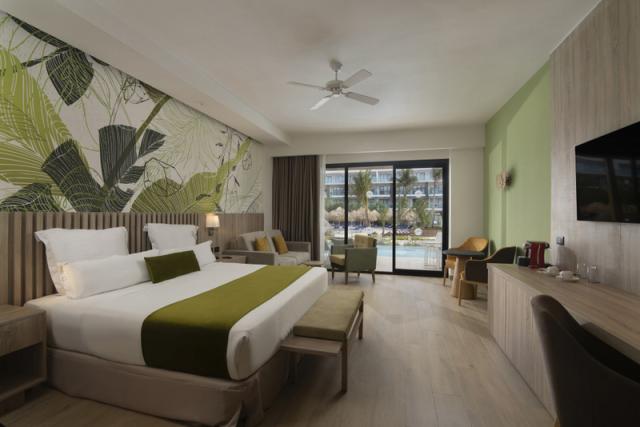 Junior Suites swim Out Rooms