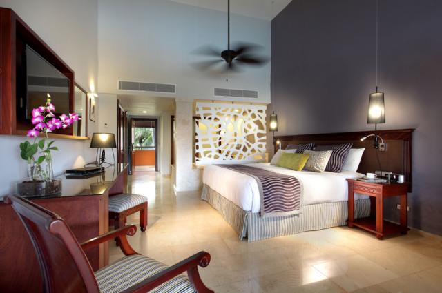 Acc-RoyalJuniorSuite (1)