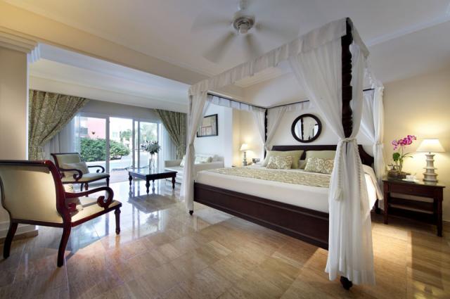 Acc-Royal Deluxe suite swim up (6)