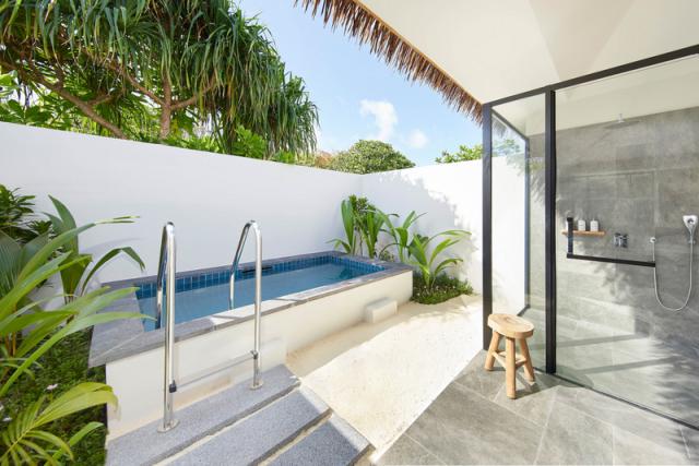 Beach Villa with Garden Pool (2)