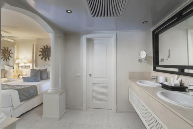 Jewel-Punta-Cana-Club-Honeymoon-Suite (4)