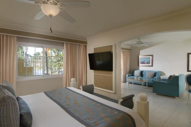 Jewel-Punta-Cana-Club-Honeymoon-Suite (5)