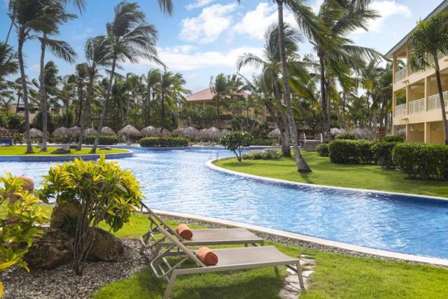 Jewel-Punta-Cana-Deluxe-Swim-out