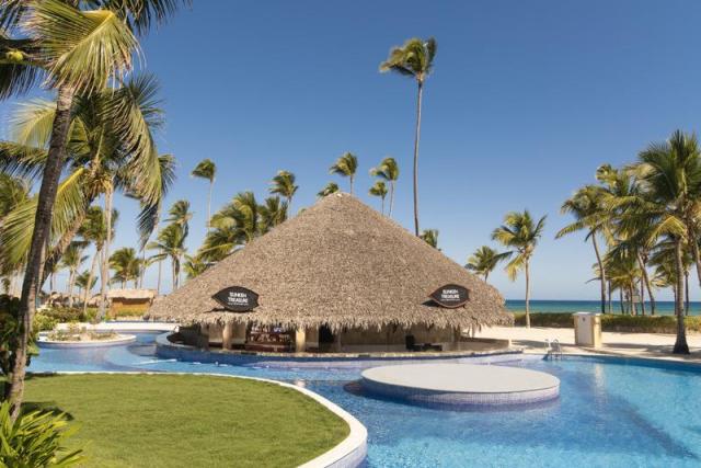 Jewel-Punta-Cana-Sunken-Bar