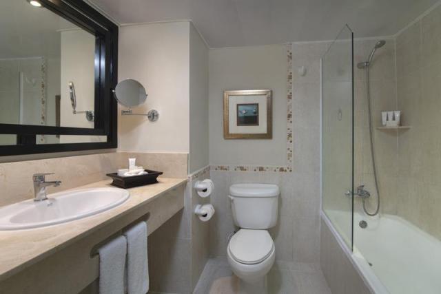 Jewel-Punta-Cana-Club-Deluxe-Bathroom-02