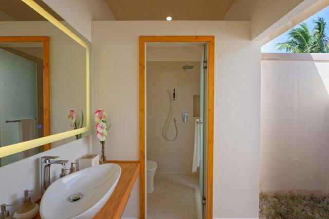 Brennia Kottefaru Bougain Villa_