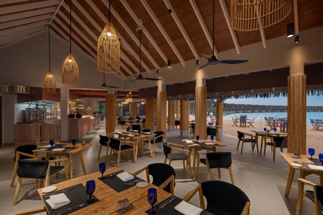Emerald Faarufushi Resort 8 (7)