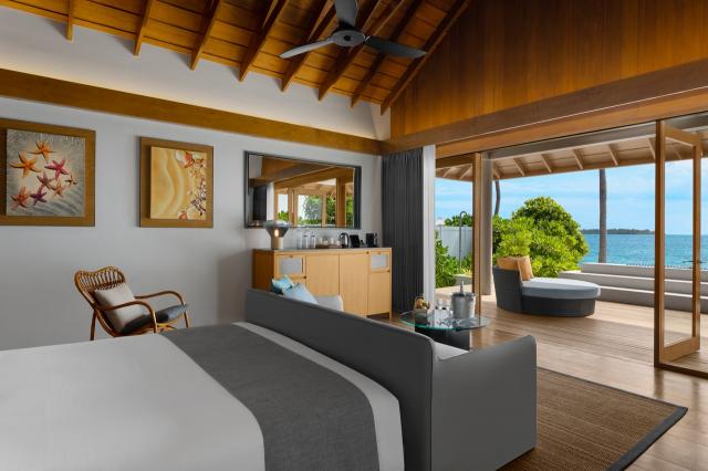 Emerald Faarufushi Resort 10 BVpool (3)