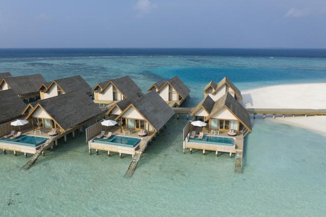 Emerald Faarufushi Resort 12 WVillas (1)
