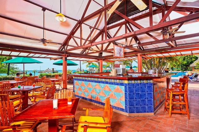 royal-panama-bar