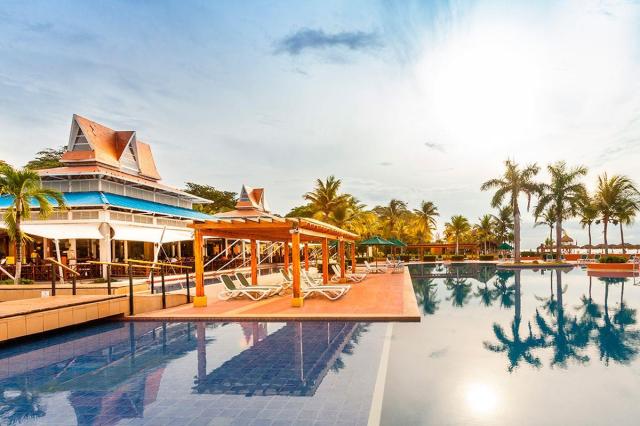royal-panama-pool3