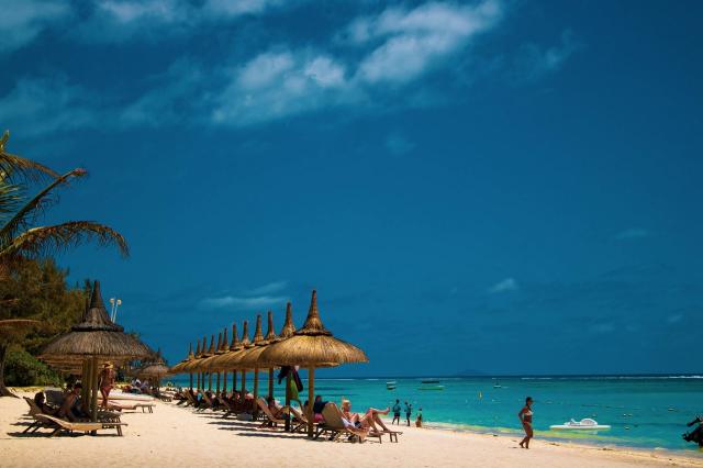 Crystals Beach Resort Belle Mare 2 (2)