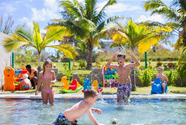 Crystals Beach Resort Belle Mare 4 (4)