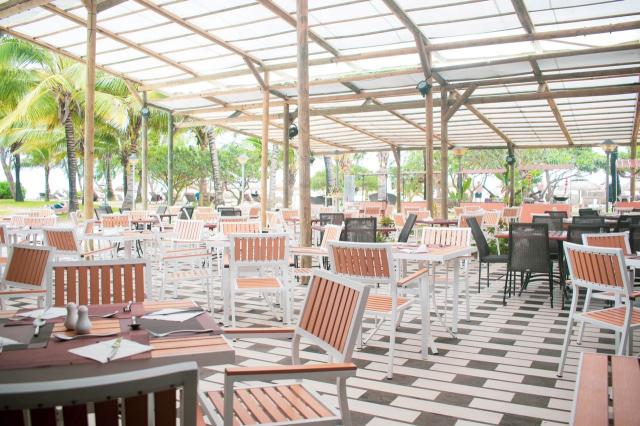 Crystals Beach Resort Belle Mare 8 (8)