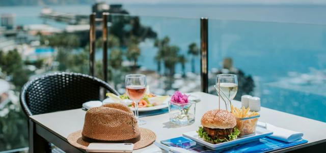 5-star-hotel-in-madeira-restaurant-atlantico